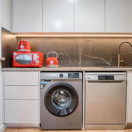 Hesperides Gardens D203