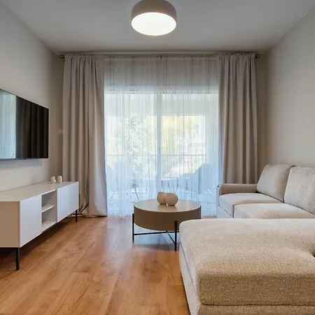 Hesperides Gardens 1 Bed Apartment *
